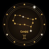 生肖牛打麻将方位（2025年财运提升秘诀）